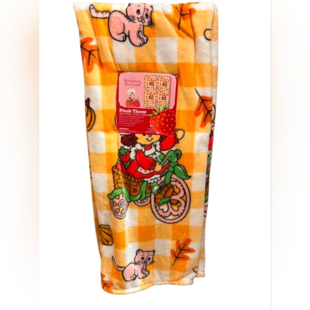 Strawberry Berry Shortcake Autumn Checkered Plush Throw Blanket